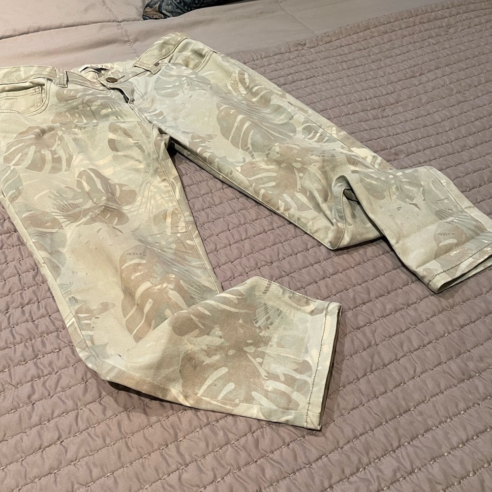 Summer fun capris CAbi